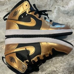 Jordan Kids’ Preschool Nike Air Jordan 1 Mid SE Basketball Shoes
